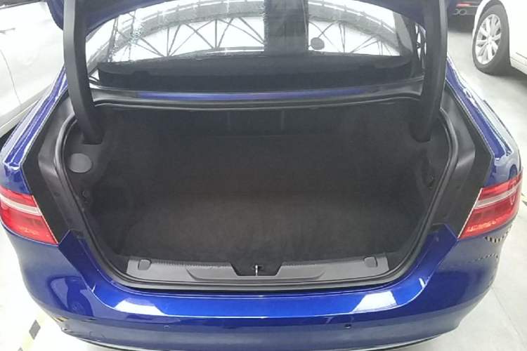 Used Jaguar XEL 2018 2.0T 200 PS Premium Edition Trunk