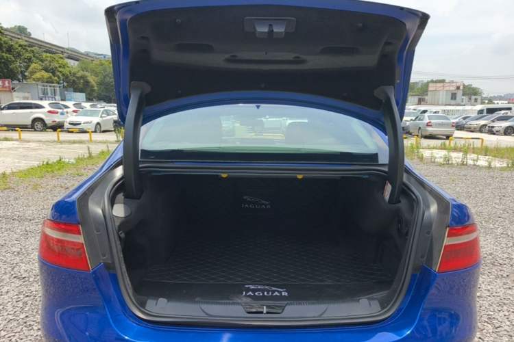 Used Jaguar XEL 2018 2.0T 250 PS Premium Edition Trunk