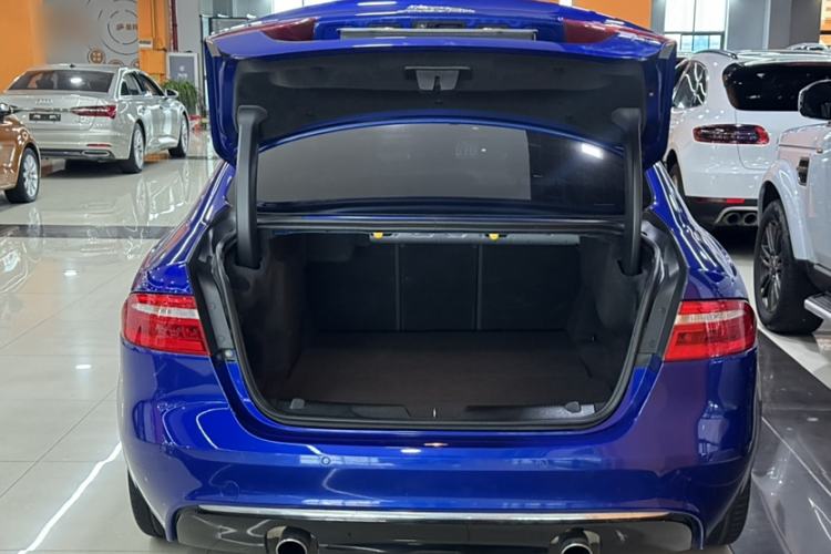 Used Jaguar XEL 2018 2.0T 200 PS First-Edition Limited Edition Trunk