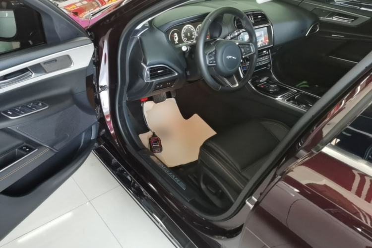 Used Jaguar XEL 2018 2.0T 200 PS Premium Edition Driver Seat