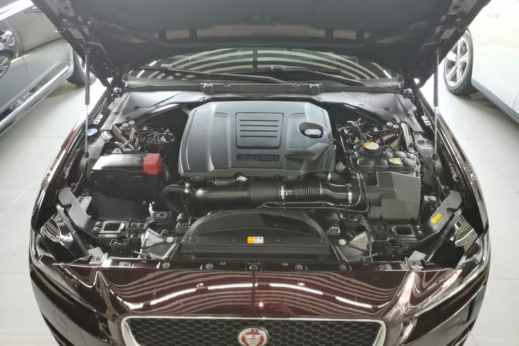 Used Jaguar XEL 2018 2.0T 200 PS Premium Edition Engine Bay