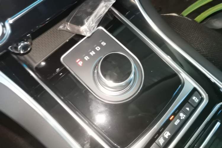 Used Jaguar XEL 2018 2.0T 200 PS Premium Edition Gear Lever