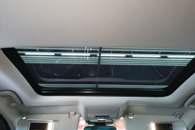 Used Jaguar XEL 2018 2.0T 200 PS Premium Edition Headliner
