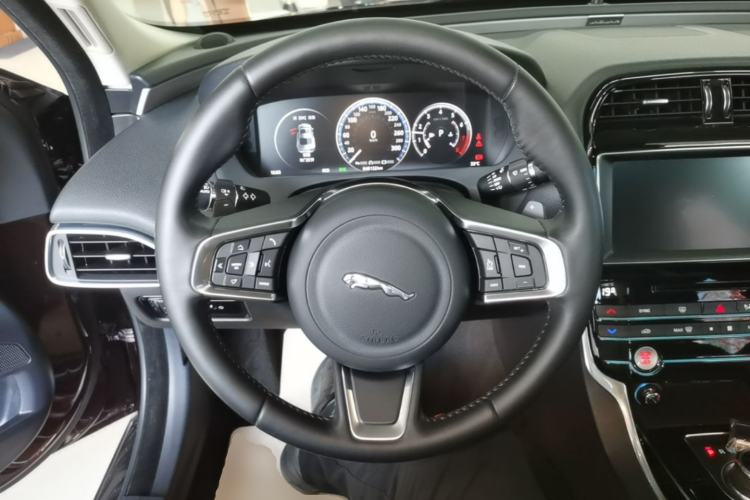 Used Jaguar XEL 2018 2.0T 200 PS Premium Edition Steering Wheel