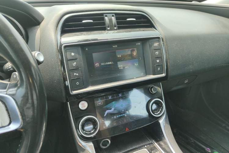 Used Jaguar XEL 2018 2.0T 200 PS Luxury Edition Audio And AC Panel