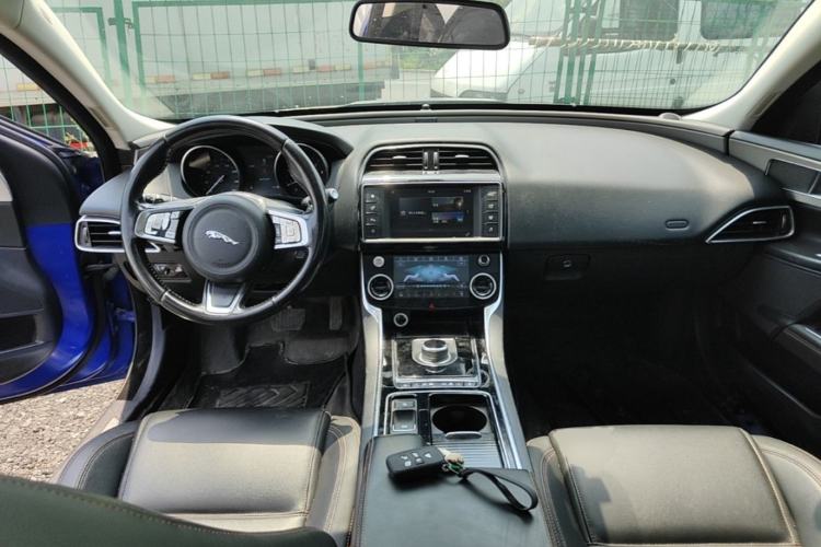 Used Jaguar XEL 2018 2.0T 200 PS Luxury Edition Center Console
