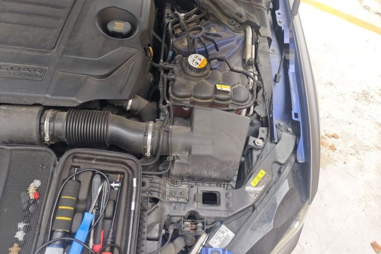Used Jaguar XEL 2018 2.0T 200 PS First-Edition Limited Edition Engine Bay Left