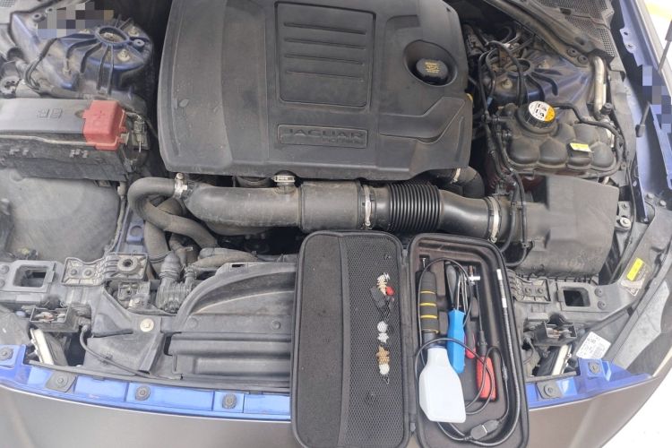 Used Jaguar XEL 2018 2.0T 200 PS First-Edition Limited Edition Engine Bay