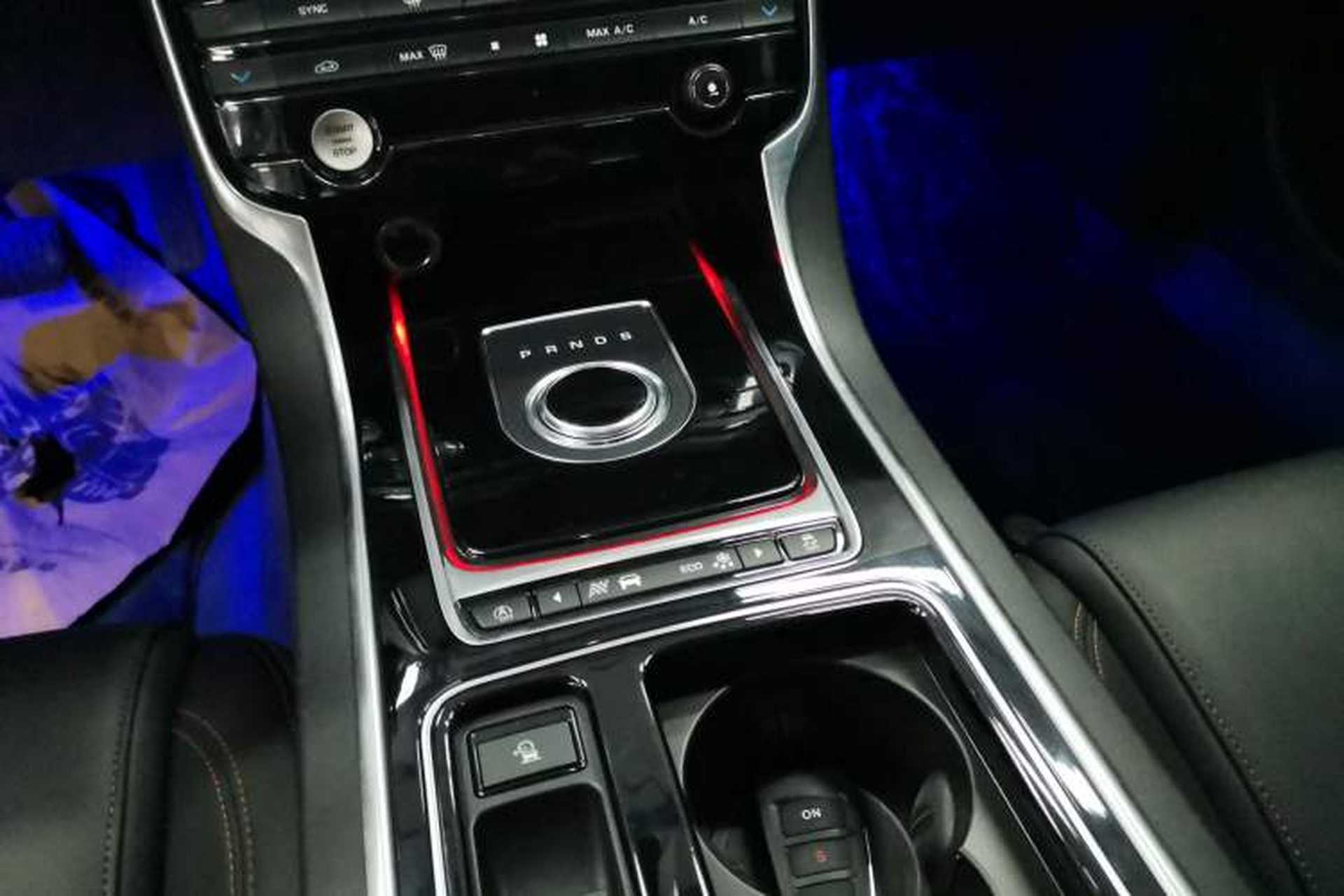 Used Jaguar XEL 2018 2.0T 250 PS Premium Edition Gear Lever