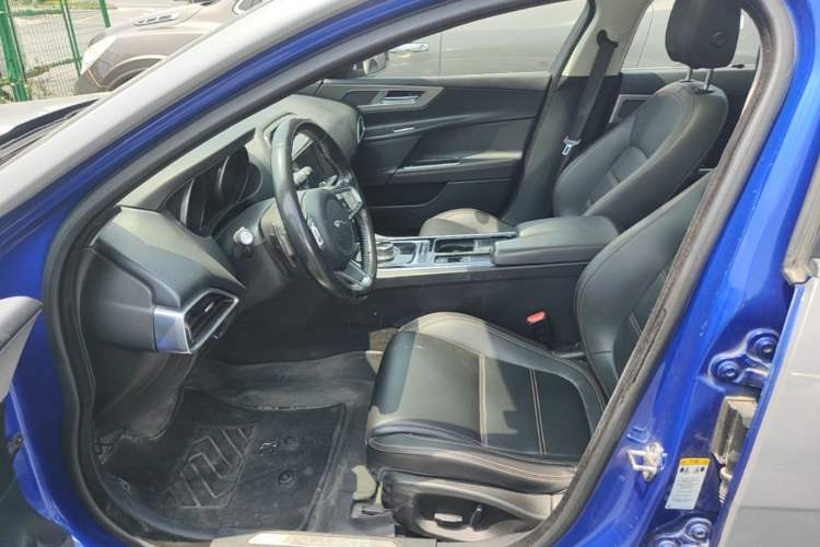 Used Jaguar XEL 2018 2.0T 200 PS Luxury Edition Left Front Seat