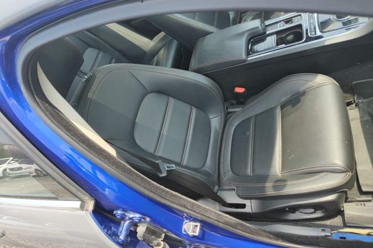 Used Jaguar XEL 2018 2.0T 200 PS Luxury Edition Right Front Seat