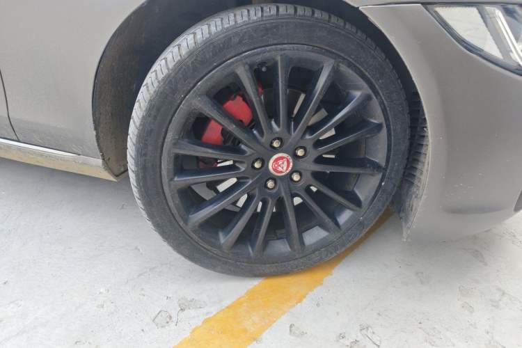 Used Jaguar XEL 2018 2.0T 200 PS First-Edition Limited Edition Right Front Wheel Hub