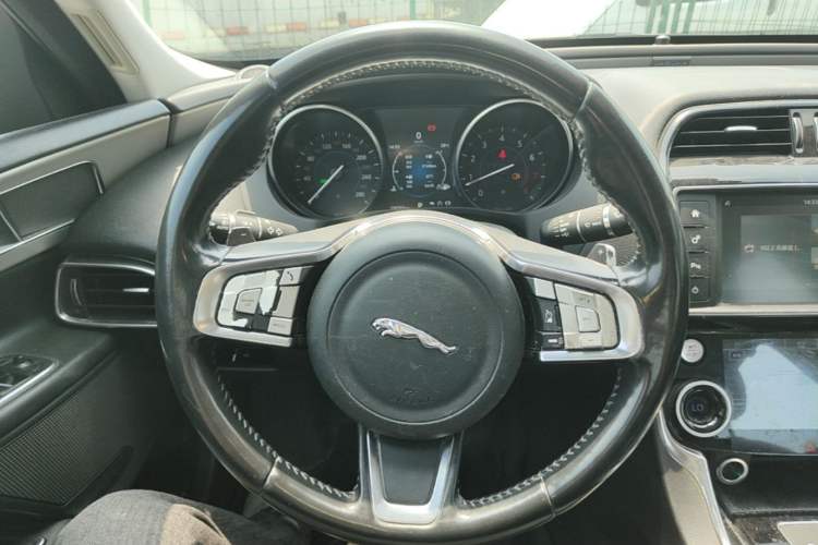 Used Jaguar XEL 2018 2.0T 200 PS Luxury Edition Steering Wheel
