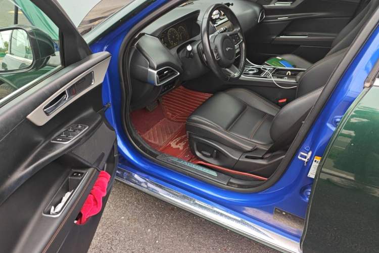 Used Jaguar XEL 2018 2.0T 250 PS Premium Edition Driver Seat