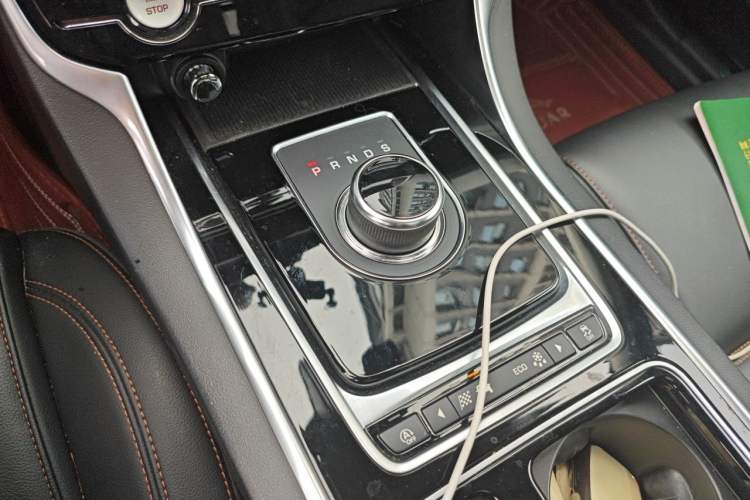 Used Jaguar XEL 2018 2.0T 250 PS Premium Edition Gear Lever