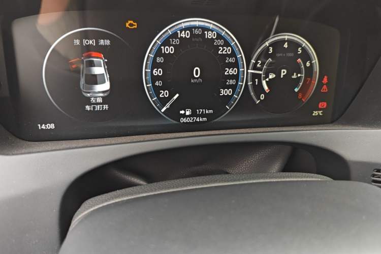 Used Jaguar XEL 2018 2.0T 250 PS Premium Edition Odometer Close Up