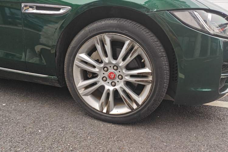 Used Jaguar XEL 2018 2.0T 250 PS Premium Edition Right Front Wheel Hub