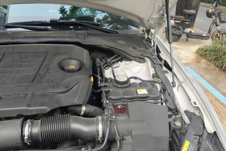 Used Jaguar XEL 2018 2.0T 200 PS Premium Edition Engine Bay Left