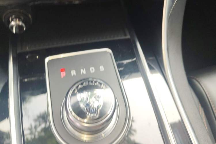 Used Jaguar XEL 2018 2.0T 200 PS Premium Edition Gear Lever