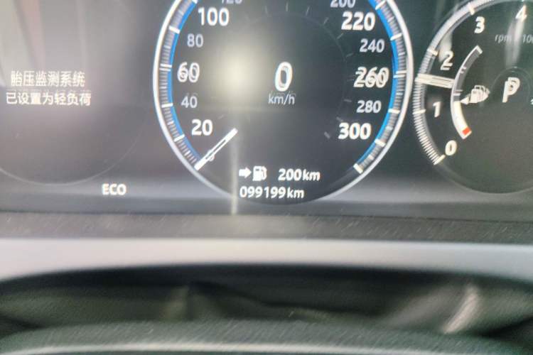 Used Jaguar XEL 2018 2.0T 200 PS Premium Edition Odometer Close Up