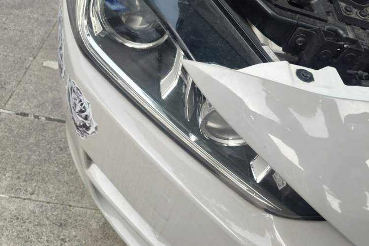 Used Jaguar XEL 2018 2.0T 200 PS Premium Edition Right Front Headlight