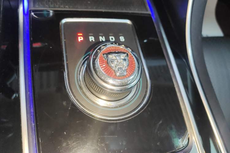 Used Jaguar XEL 2018 2.0T 250 PS Luxury Edition Gear Lever