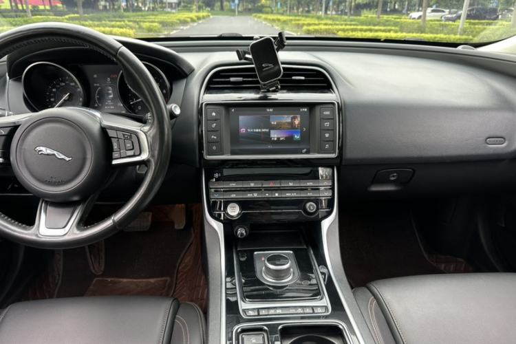 Used Jaguar XEL 2018 2.0T 200 PS Luxury Edition Gear Lever