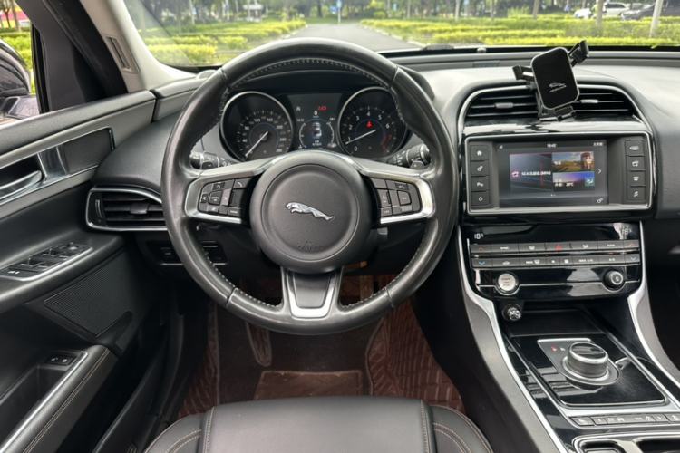 Used Jaguar XEL 2018 2.0T 200 PS Luxury Edition Interior 2