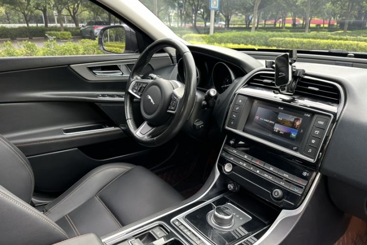 Used Jaguar XEL 2018 2.0T 200 PS Luxury Edition Interior 7