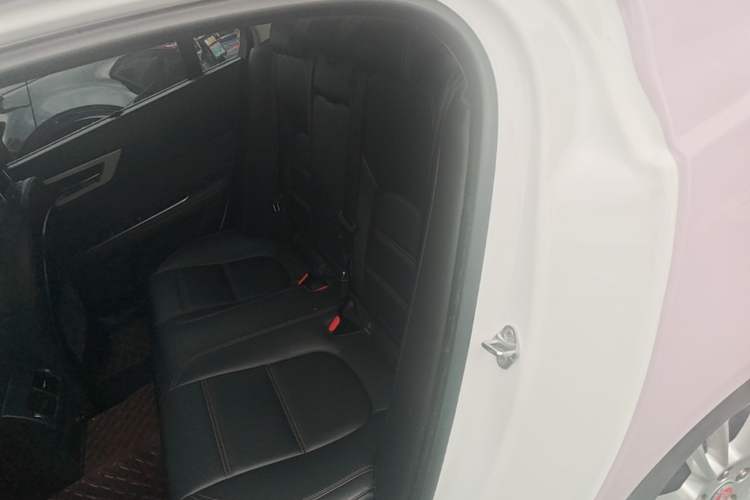 Used Jaguar XEL 2018 2.0T 200 PS Luxury Edition Left Rear Seat