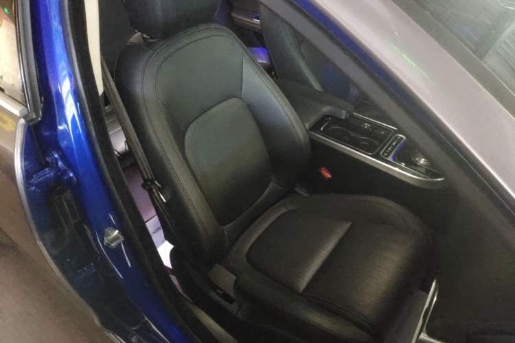 Used Jaguar XEL 2018 2.0T 250 PS Luxury Edition Right Front Seat