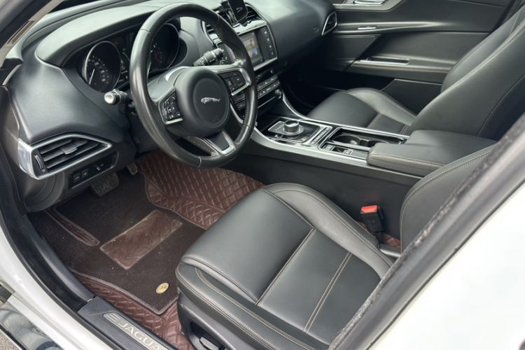 Used Jaguar XEL 2018 2.0T 200 PS Luxury Edition Right Front Seat