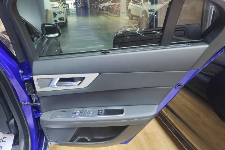 Used Jaguar XEL 2018 2.0T 250 PS Luxury Edition Right Rear Door Interior