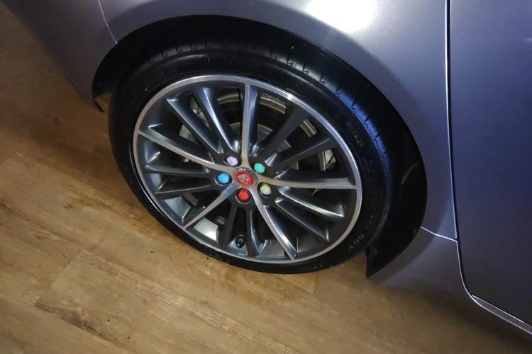 Used Jaguar XEL 2018 2.0T 250 PS Luxury Edition Right Rear Wheel Hub