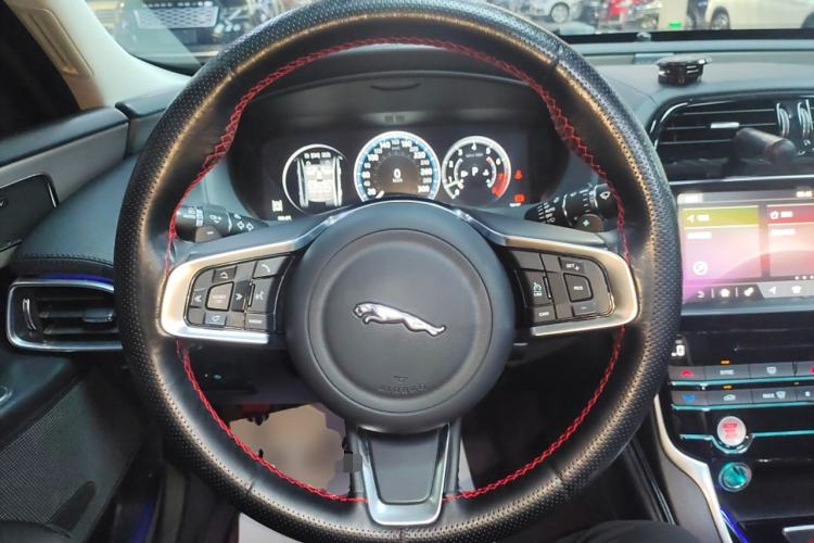 Used Jaguar XEL 2018 2.0T 250 PS Luxury Edition Steering Wheel