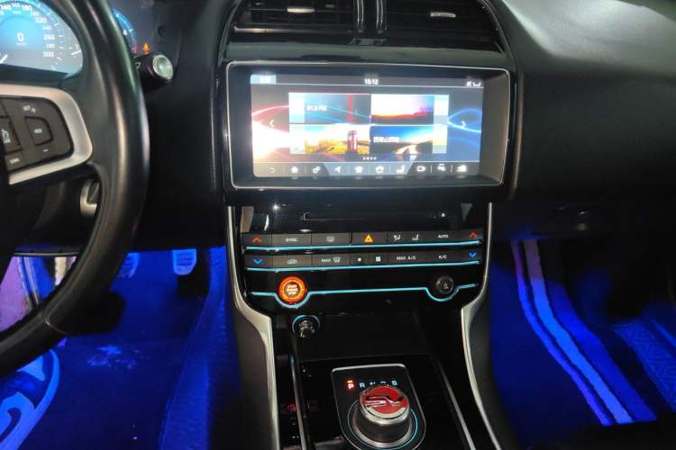 Used Jaguar XEL 2018 2.0T 200 PS Premium Edition Audio And AC Panel