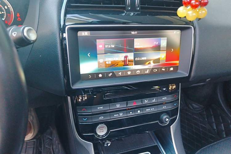 Used Jaguar XEL 2018 2.0T 200 PS Premium Edition Audio And AC Panel
