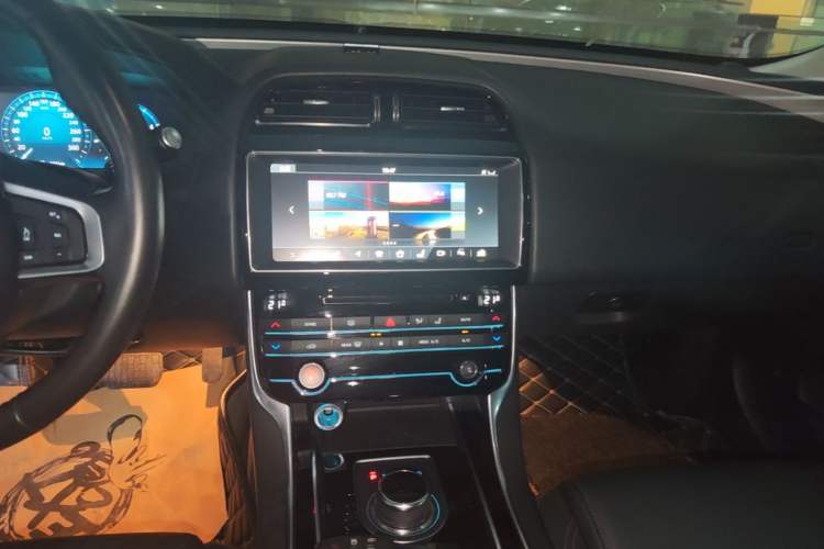 Used Jaguar XEL 2018 2.0T 200 PS Premium Edition Audio And AC Panel