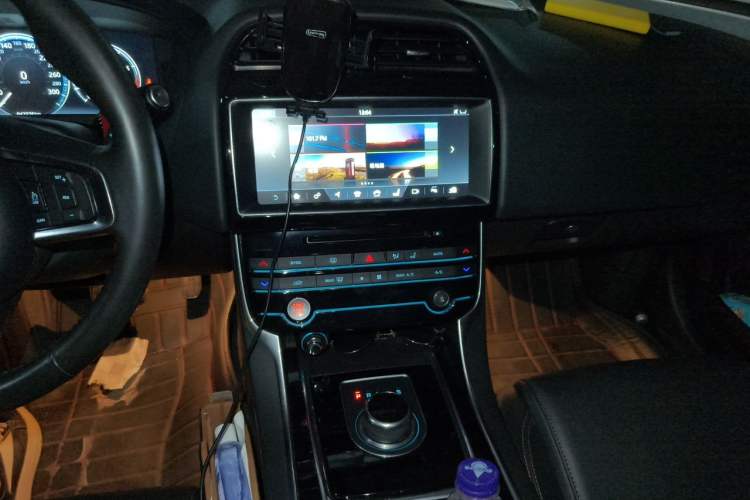 Used Jaguar XEL 2018 2.0T 200 PS Premium Edition Audio And AC Panel