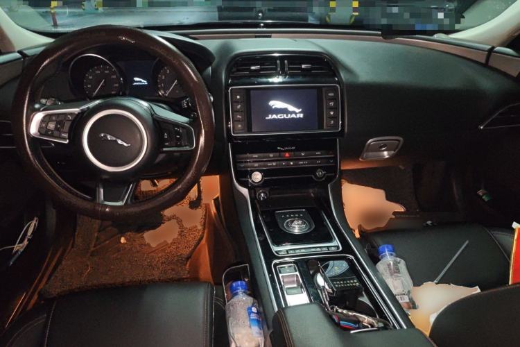 Used Jaguar XEL 2018 2.0T 200 PS Luxury Edition Center Console