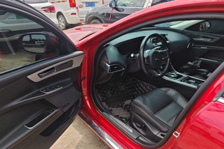 Used Jaguar XEL 2018 2.0T 200 PS Premium Edition Driver Seat