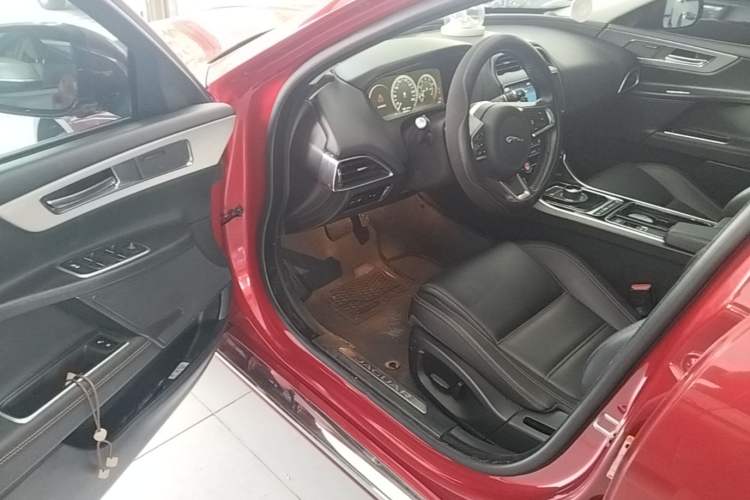 Used Jaguar XEL 2018 2.0T 200 PS Premium Edition Driver Seat