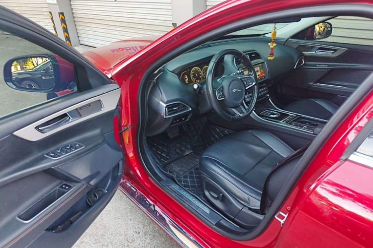 Used Jaguar XEL 2018 2.0T 200 PS Premium Edition Driver Seat