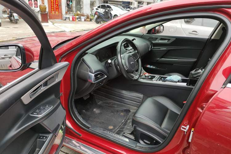 Used Jaguar XEL 2018 2.0T 200 PS Premium Edition Driver Seat