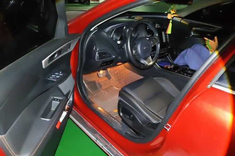Used Jaguar XEL 2018 2.0T 200 PS Luxury Edition Driver Seat