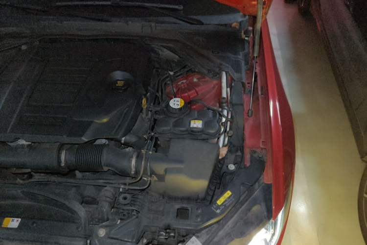 Used Jaguar XEL 2018 2.0T 200 PS Premium Edition Engine Bay Left