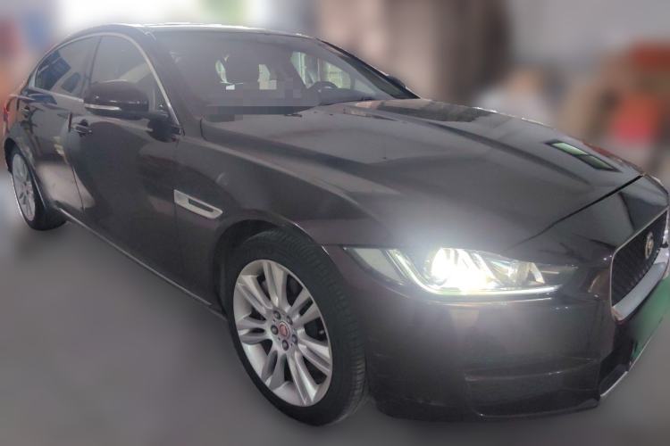 Used Jaguar XEL 2018 2.0T 200 PS Premium Edition Front Right 45 Deg