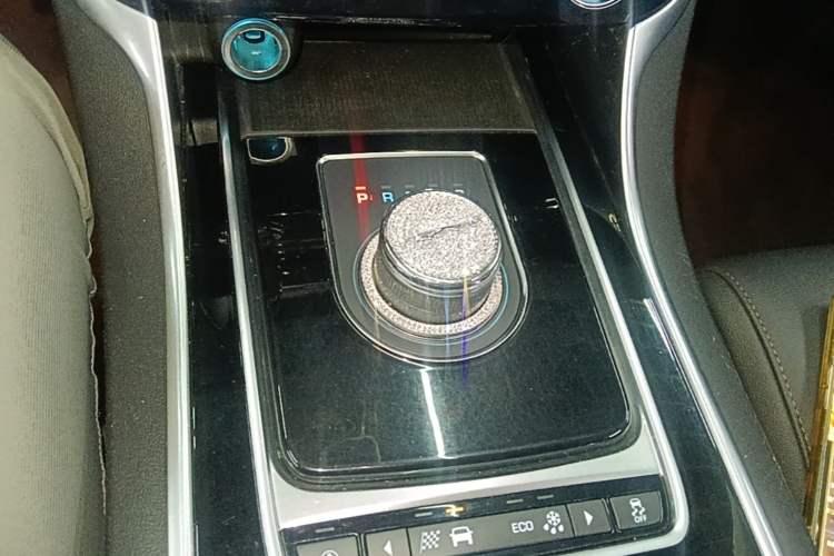 Used Jaguar XEL 2018 2.0T 200 PS Premium Edition Gear Lever