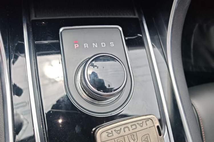 Used Jaguar XEL 2018 2.0T 200 PS Premium Edition Gear Lever