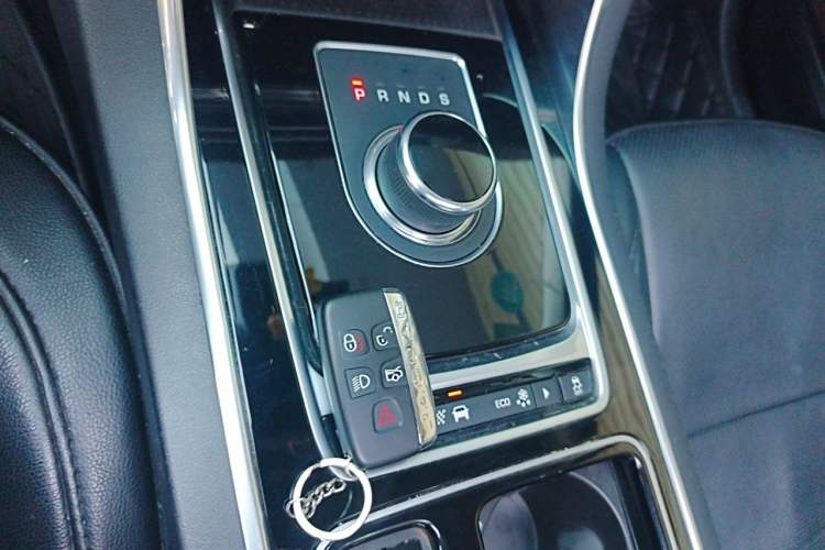 Used Jaguar XEL 2018 2.0T 200 PS Premium Edition Gear Lever